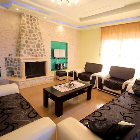 Mihal Suites Sarandë Exteriör bild