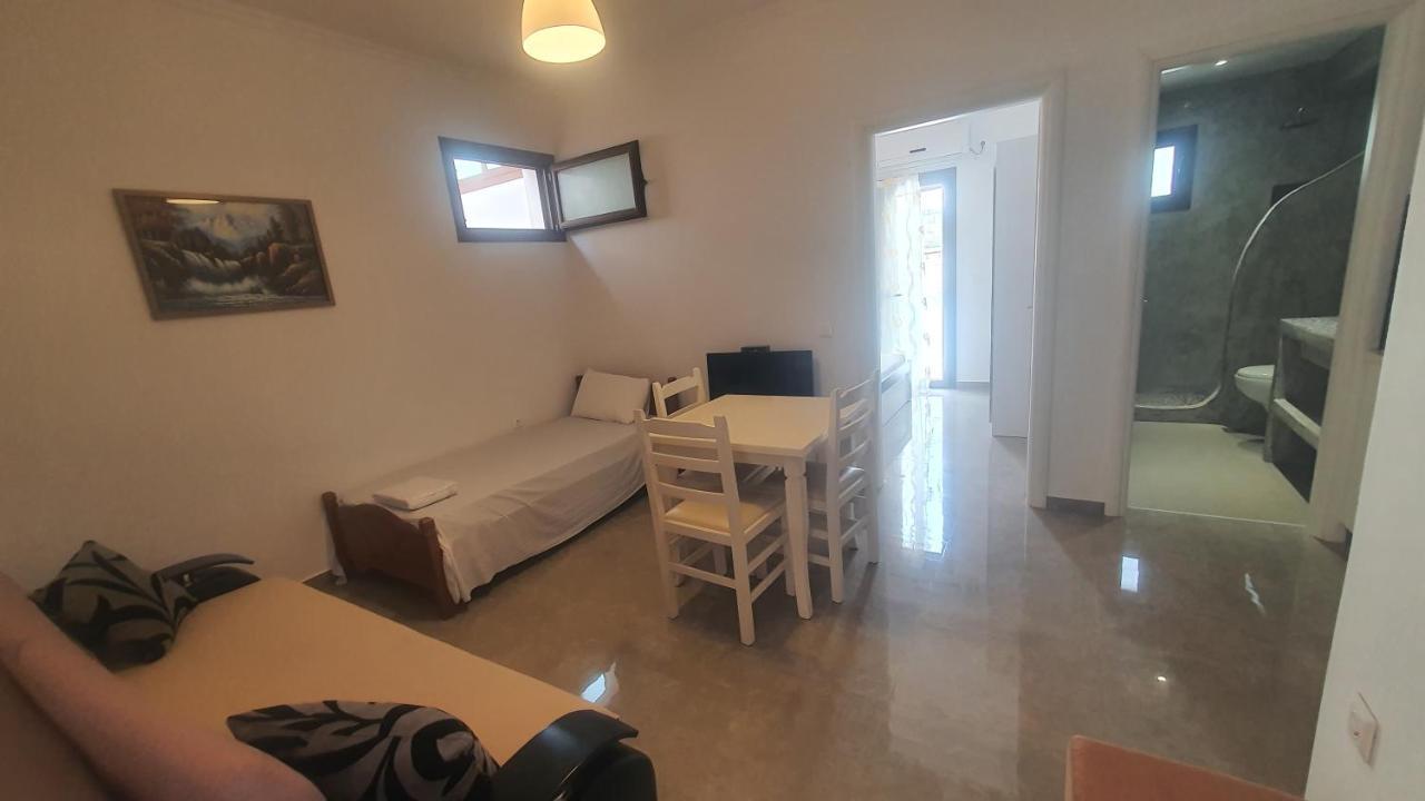 Mihal Suites Sarandë Exteriör bild