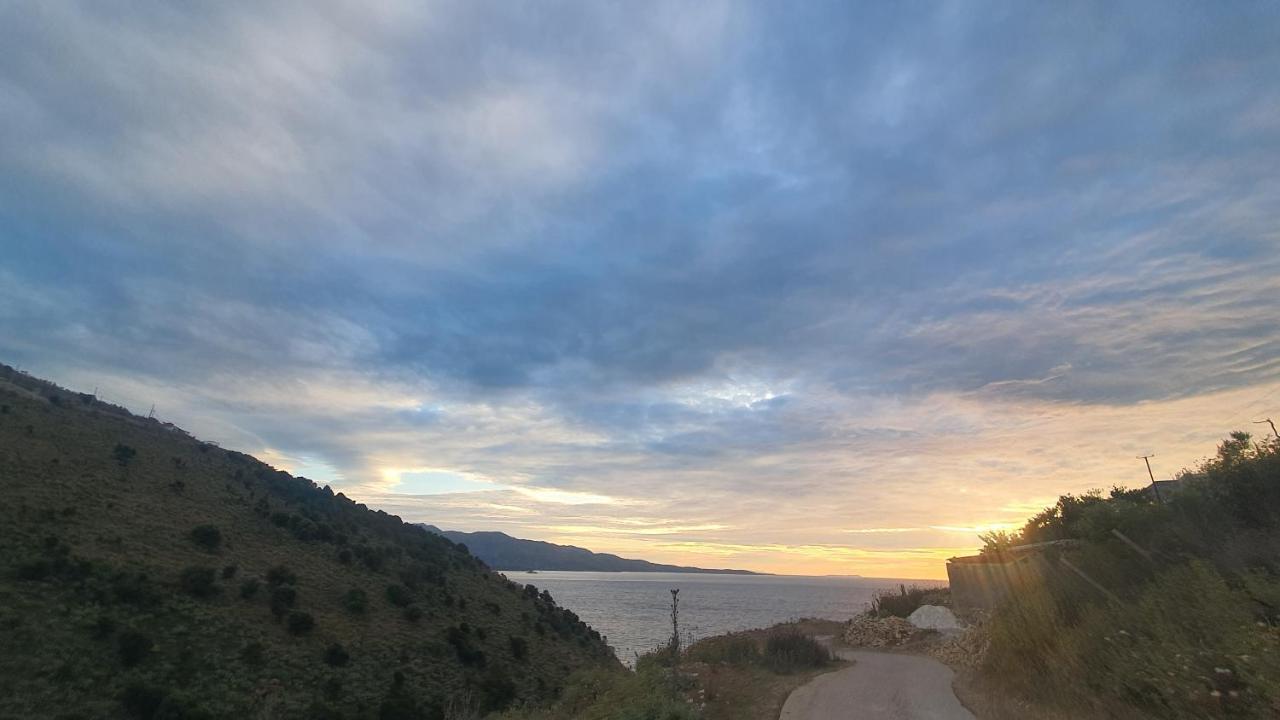 Mihal Suites Sarandë Exteriör bild