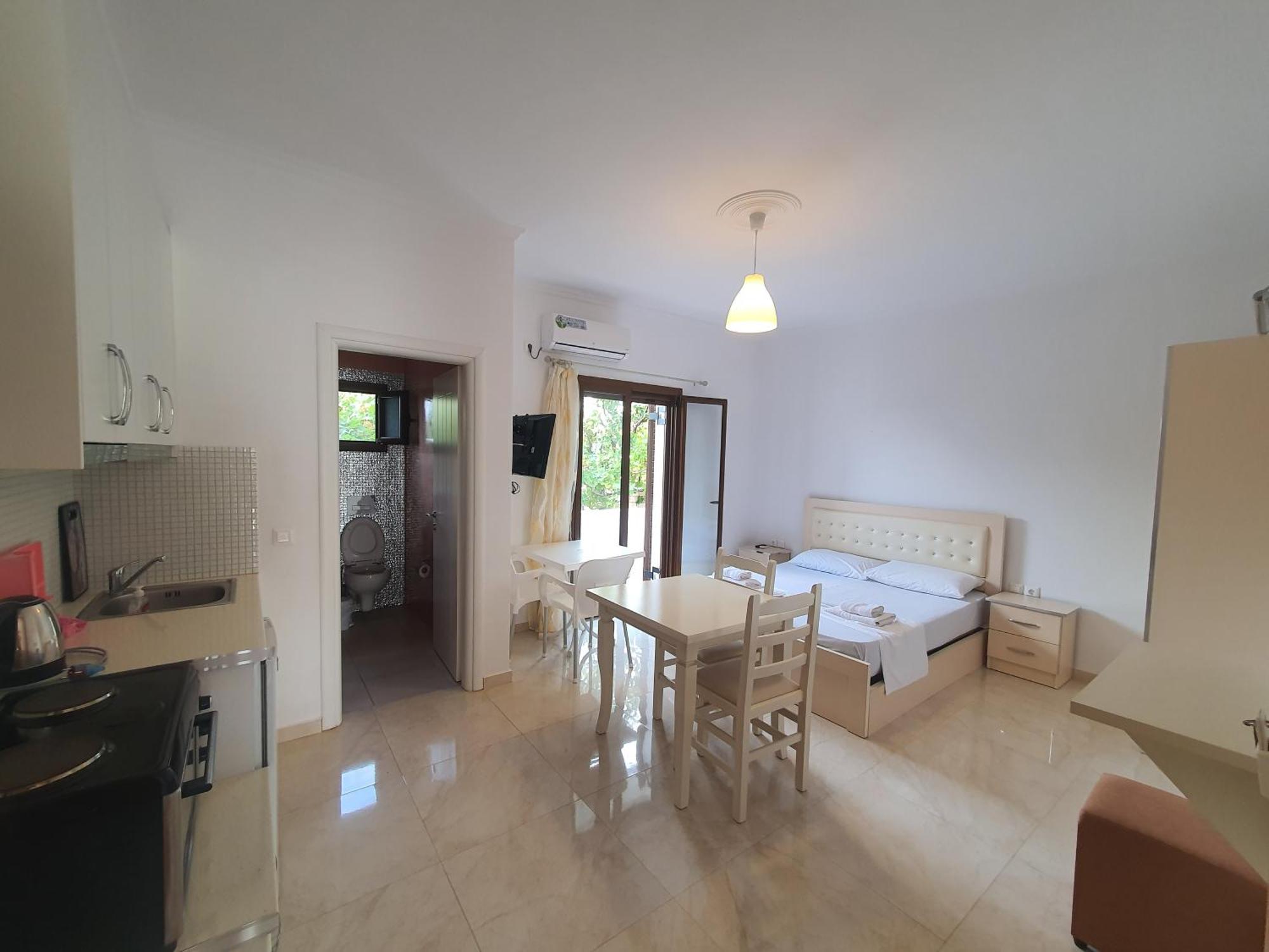 Mihal Suites Sarandë Exteriör bild