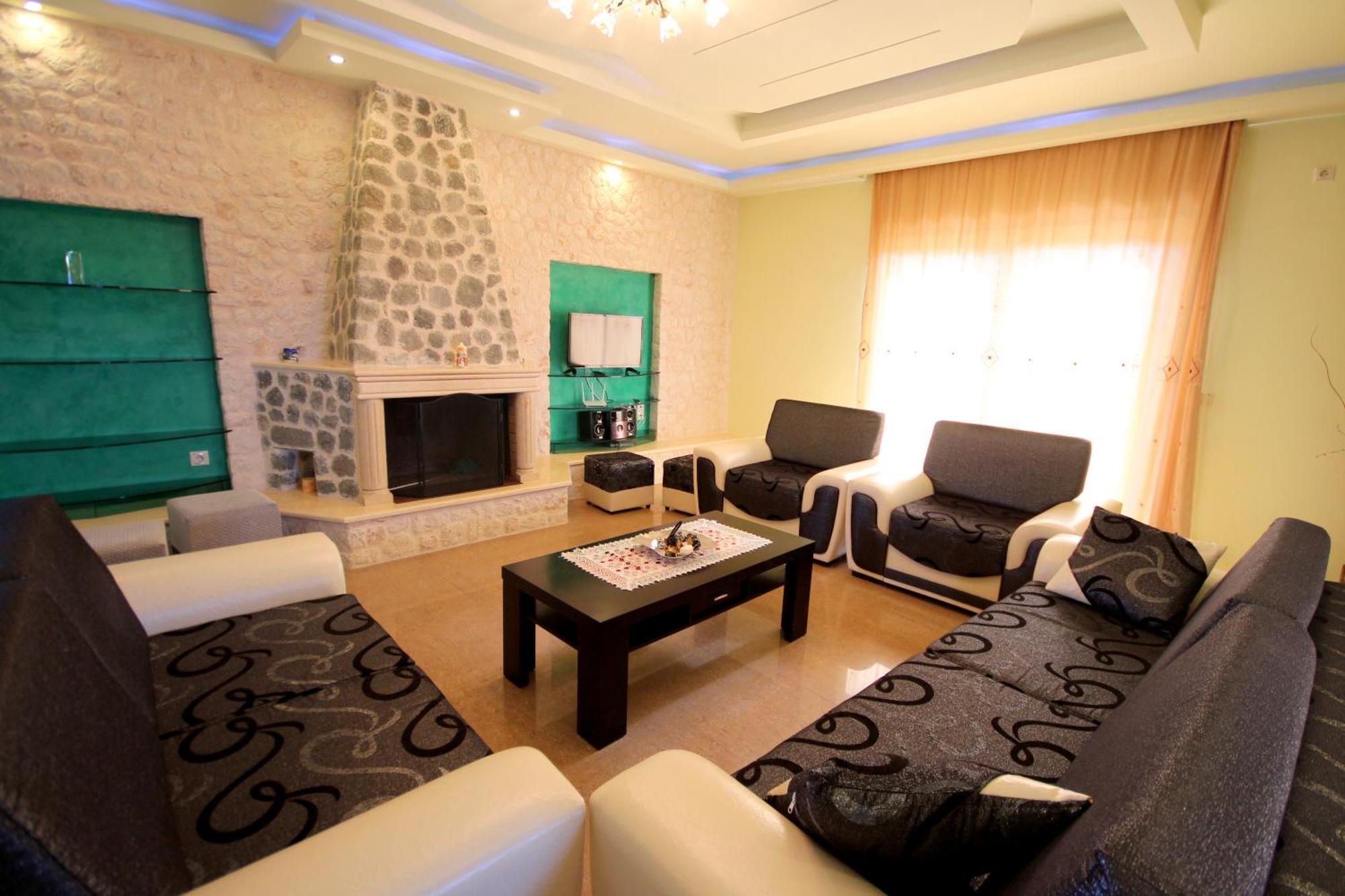Mihal Suites Sarandë Exteriör bild