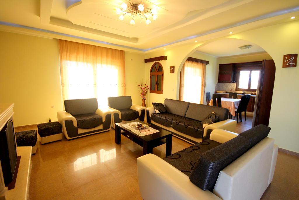 Mihal Suites Sarandë Exteriör bild