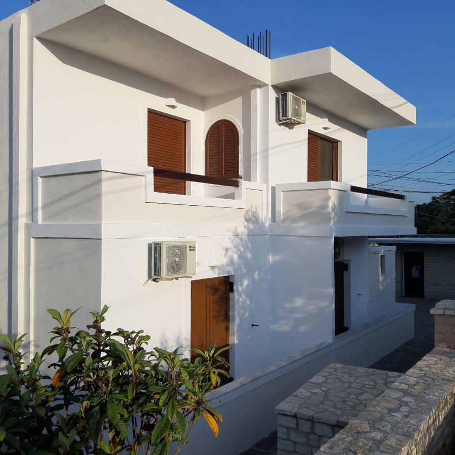 Mihal Suites Sarandë Exteriör bild